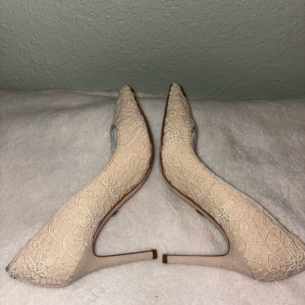 Sam Edelman tan pumps in a natural lace/mace 🤍 - Picture 4 of 5